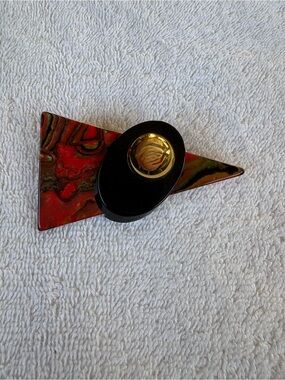 Simon Chang Geometric Abstract
Acrylic Brooch Red Marble Gold - Art Deco - MCM
